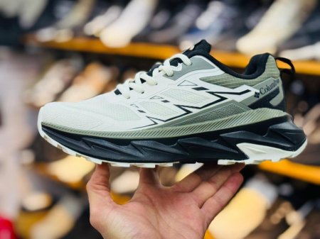 كولومبيا جيشي/ابيض