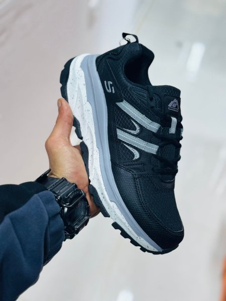 سكتشر اسود سكني ابيض - 3171