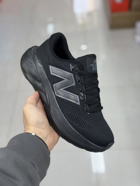 نيو بلانس / اسود / 880